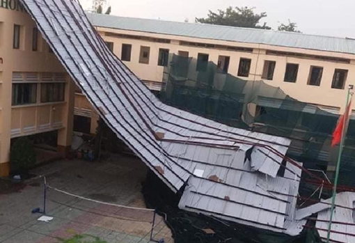 Trường bị lốc tốc mái nên học sinh dời đến một số trường khác để học