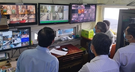 Kiểm tra khách sạn đang cách ly các thành viên phi hành đoàn