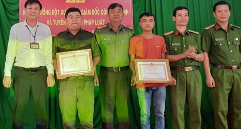 Khen thưởng nhiều cá nhân có thành tích bắt tội phạm