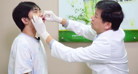 Hậu quả đau lòng sau khi tự tiêm 2 lít silicon “xách tay” làm đẹp