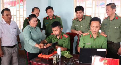 Một ngày Công an huyện làm 880 hồ sơ CCCD