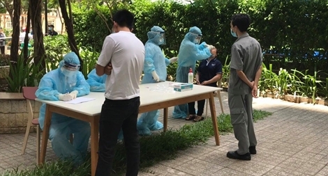 Tất cả mẫu xét nghiệm liên quan đến ca nhiễm COVID ở Thủ Đức và quận 7 đều âm tính