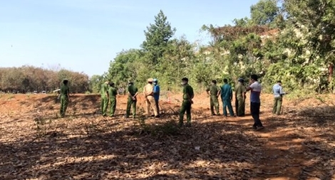 Vây bắt đối tượng truy nã dùng hung khí chống trả lực lượng chức năng