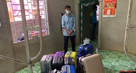 Khởi tố đối tượng tổ chức cho người khác xuất cảnh trái phép