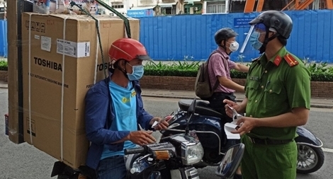   TP Hồ Chí Minh công bố đặc điểm nhận diện shipper được phép đi giao hàng