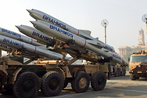 Ấn Độ rầm rập đưa 100 quả tên lửa Brahmos áp sát biên giới giáp Trung Quốc