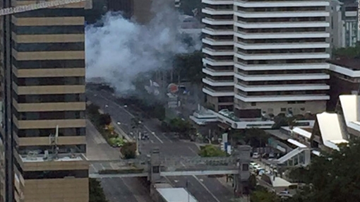 Đánh bom khủng bố ở Java, cảnh sát đấu súng dữ dội với nghi phạm