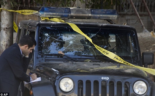 Nam thanh niên lái xe đâm thẳng vào cổng Nhà Trắng