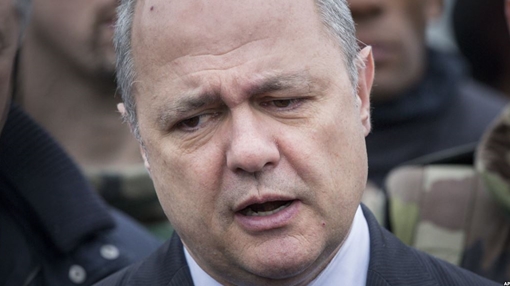 Bộ trưởng Nội vụ Pháp từ chức sau lùm xùm năng lực con gái