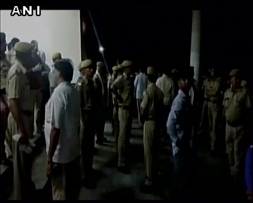 Sập tường nhà, đè chết 22 khách dự đám cưới