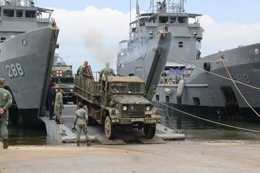 Philippines điều 2 tàu đổ bộ hạng nặng chống nhóm khủng bố Maute