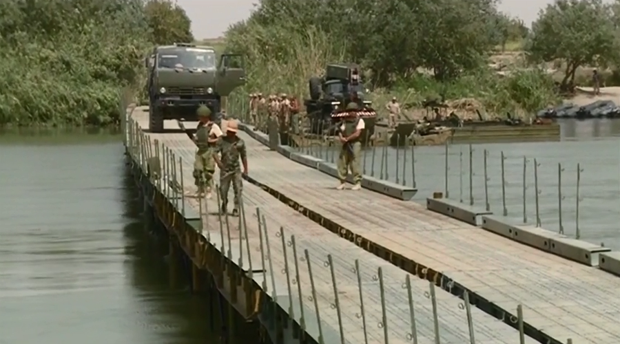 Công binh Nga xây cầu dài hơn 200m vượt sông giúp Syria tiêu diệt khủng bố