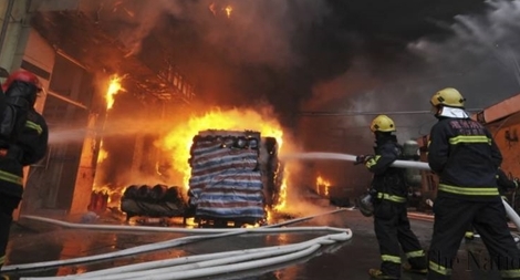 Đốt pháo đón Tết làm cháy cơ sở tái chế phế liệu, 9 người chết