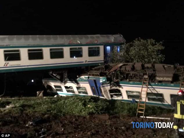 Tàu hỏa đâm xe tải khiến 2 người tử vong ở Italy