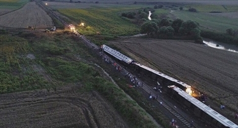  Lật tàu vì mưa lớn, hàng chục người chết và bị thương