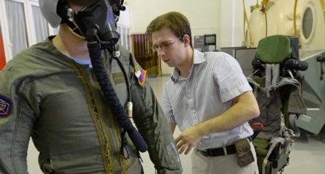 Nga thử nghiệm bộ đồ mới chống trọng lực dành cho phi công lái Su-57