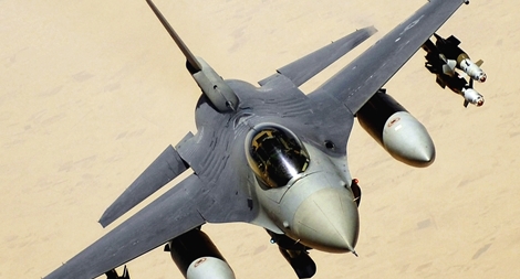 F-16 chặn máy bay “áp sát” sân golf của Tổng thống Trump