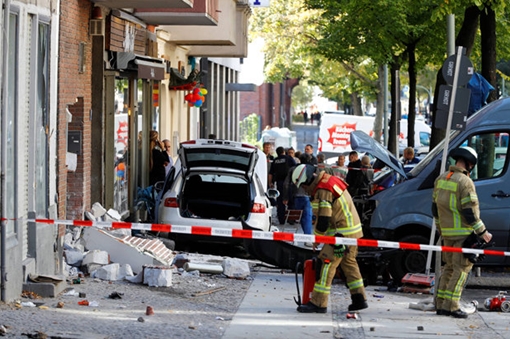 Xe ôtô đâm vào quán càphê ở Berlin gây nhiều thương vong