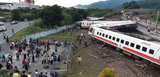 Hiện trường tang thương vụ tai nạn tàu cao tốc ở Đài Loan - Báo Công an Nhân dân điện tử