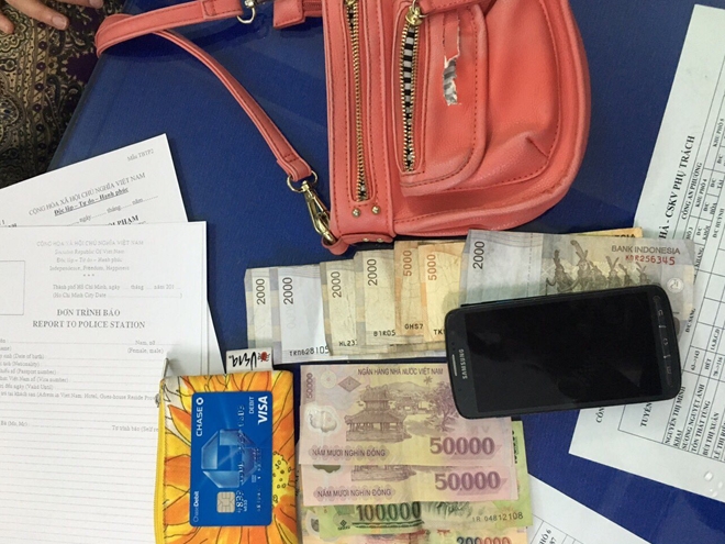 Nổ nhiều phát súng bắt đối tượng cướp tài sản du khách nước ngoài