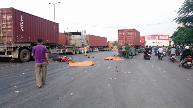 Hung thần container "dẫm" chết 2 người