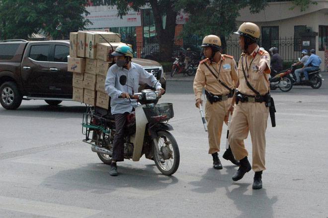 Những phương tiện "kỳ dị" cứ gặp CSGT là "chạy"