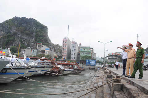 Quảng Ninh: Cấm biển từ 8h ngày 18-10, vận động tàu thuyền về nơi tránh trú bão