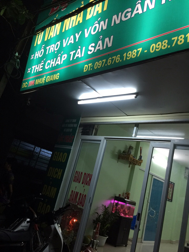 Đám côn đồ hung hãn nã súng vào hiệu cầm đồ ở Hà Nội