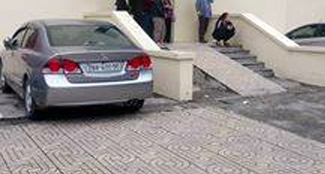 Chưa khám bệnh đã nhảy lầu tự tử