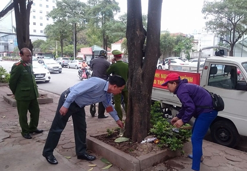 Thêm nhiều trường hợp “tiểu bậy” và xả rác bừa bãi bị phạt