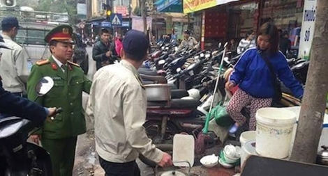 Quận Hoàn Kiếm huy động hơn 1.500 người đi "dẹp” vỉa hè 