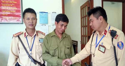 Buồn chuyện con cái, người phụ nữ thuê xe ôm chở lên cầu tự tử