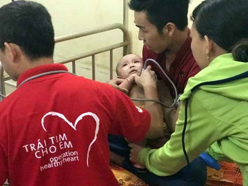 Trao nhiều cơ hội cho trẻ em nghèo bị bệnh tim được chữa trị kịp thời