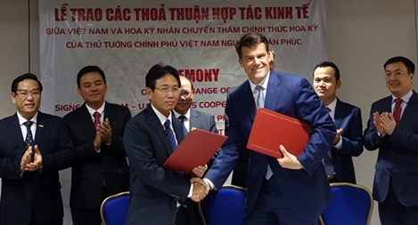 Ký Biên bản ghi nhớ về hợp tác phát triển các Nhà máy điện tuốc bin khí sử dụng khí mỏ Cá Voi Xanh