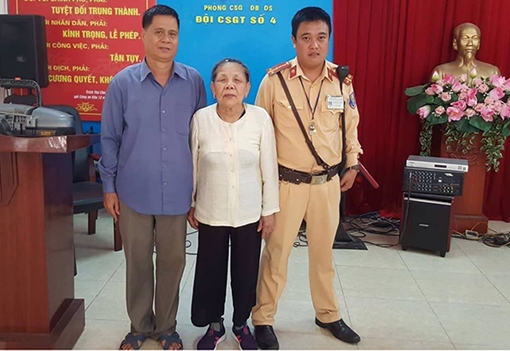 Cụ bà 85 tuổi “mang theo” 3 số tiết kiệm bị lạc