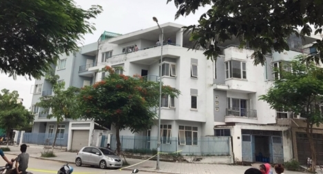 Người đàn ông chết trong tư thế treo cổ tại ngôi nhà 4 tầng 