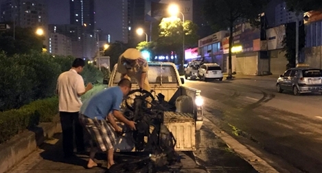 Đi vào đường BRT ô tô, xe máy tông nhau bốc cháy ngùn ngụt 