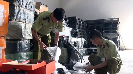 Thu giữ hơn 2.600 đôi giày không rõ nguồn gốc