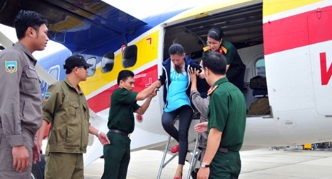 Thủy phi cơ đưa sản phụ từ huyện đảo Trường Sa về đất liền