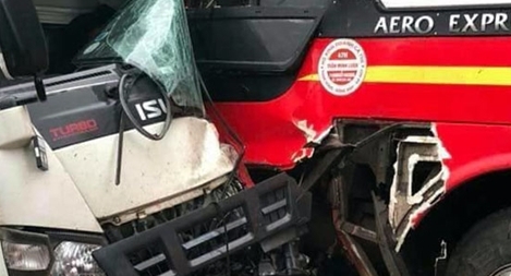 Xe ô tô chở học sinh đi du lịch va chạm với xe tải