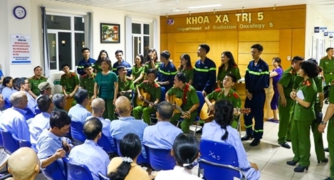 Trường Đại học PCCC hoạt động thiện nguyện tại Bệnh viện K- Tân Triều