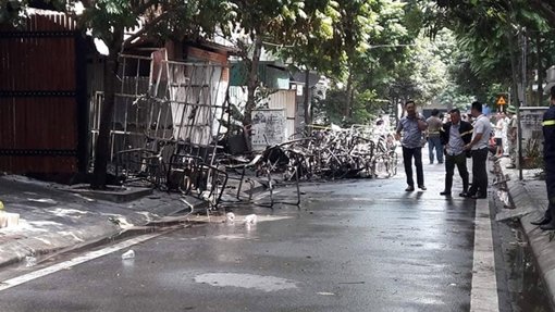 Cháy lớn tại xưởng sản xuất ghế sofa, nghi có người mắc kẹt