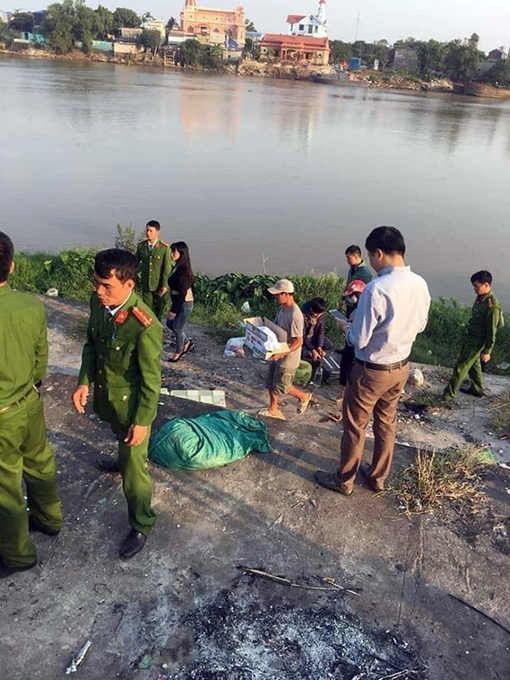Xót xa thi thể bé sơ sinh bị vứt gần cầu Đò Quan