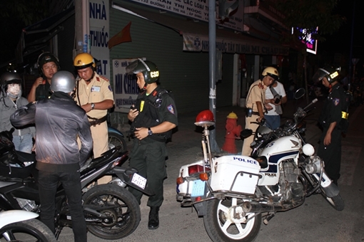 Trắng đêm theo chân lực lượng 363 giữ bình yên trên từng tuyến đường