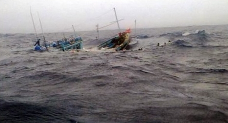 Bộ đội Biên phòng Quảng Ninh cứu sống 3 ngư dân gặp nạn trên biển 