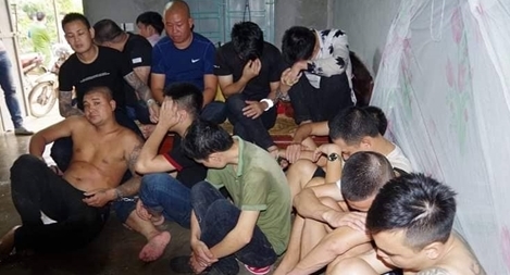 Triệt phá sới bạc “khủng” ngoài đê, bắt giữ 42 đối tượng