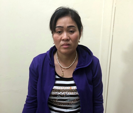 Bắt khẩn cấp "cô con gái" tưới xăng phóng hỏa đốt nhà khiến bố mẹ bị bỏng