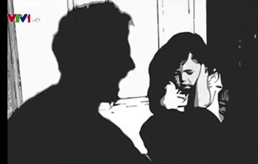 Tạm giữ nguyên chủ tịch xã hơn 70 tuổi xâm hại trẻ em