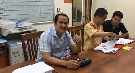 Xử phạt 7.500.000đ ôtô khách và taxi rượt đuổi nhau