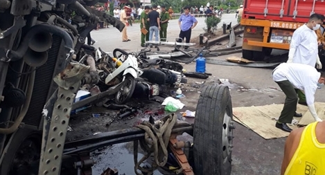 Bộ trưởng Bộ GTVT trực tiếp chỉ đạo giải quyết vụ TNGT nghiêm trọng trên QL5